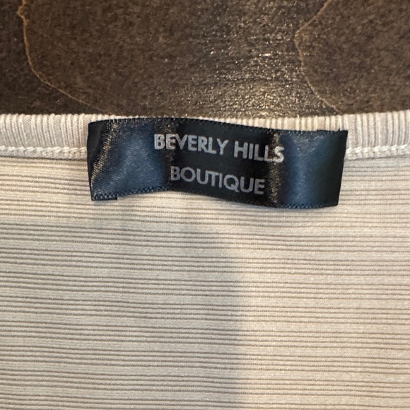 Chic Strapless Beige Dress with Cut-Out Design - Picture 3 of 3